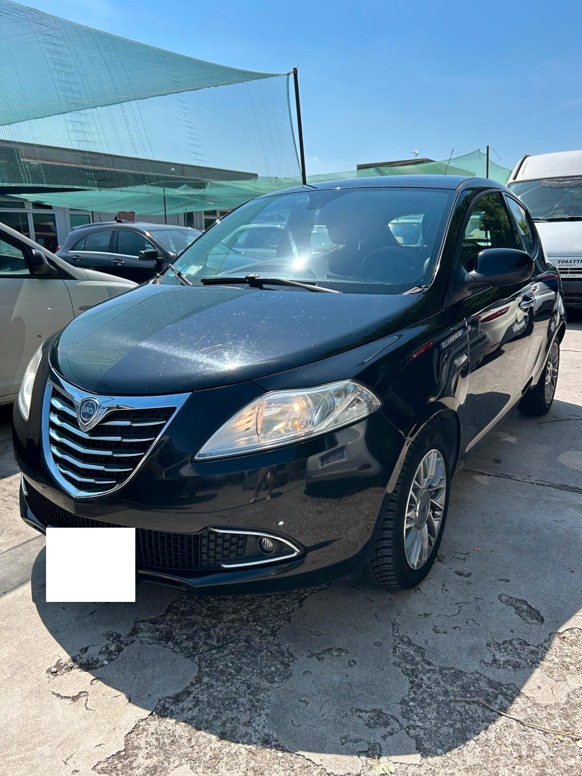 Lancia Ypsilon 1.2 69 CV 5 porte S&S Silver OK NEO PATENTATI