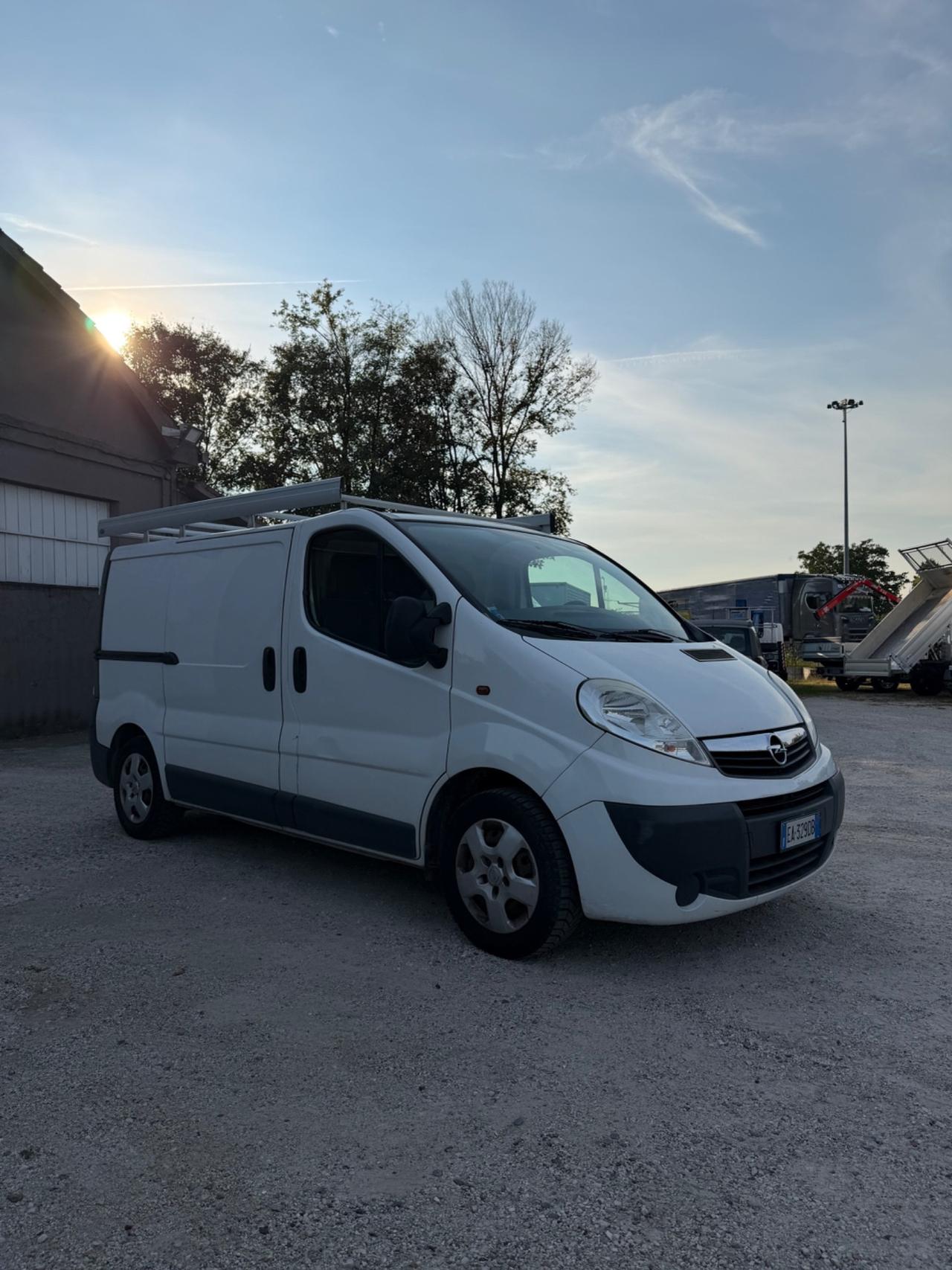 Opel VIVARO benzina