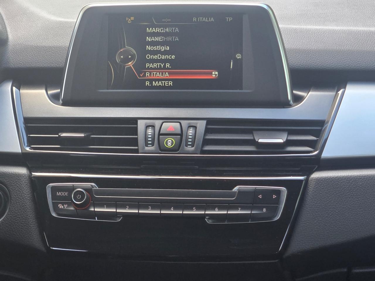 BMW 220i Active Tourer Advantage