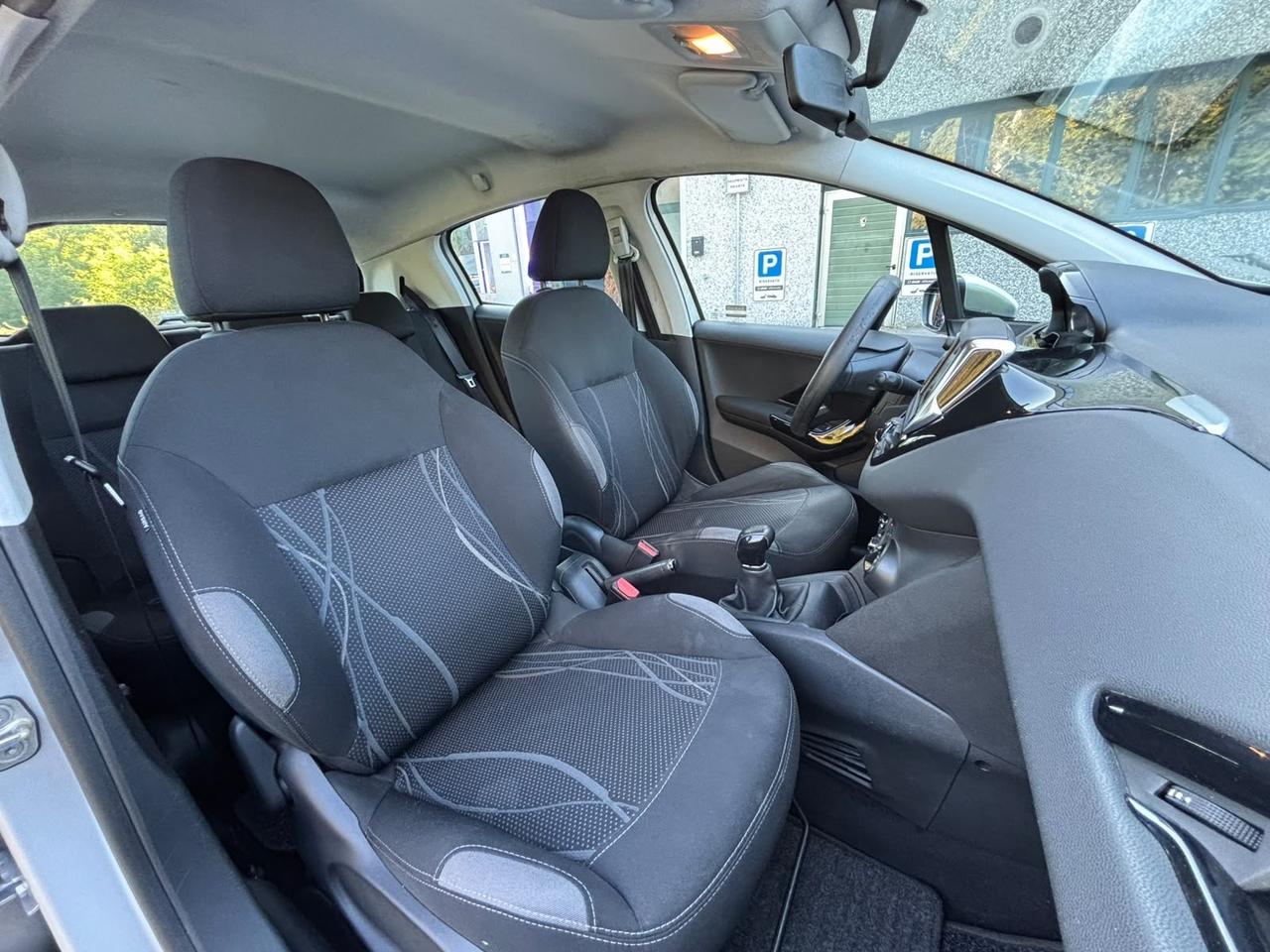Peugeot 208 1.4 HDi 68 CV 5 porte Allure