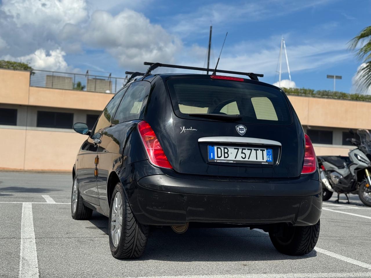 LANCIA YPSILON 1.2 BENZINA MOMO DESING NEO PATENTATI