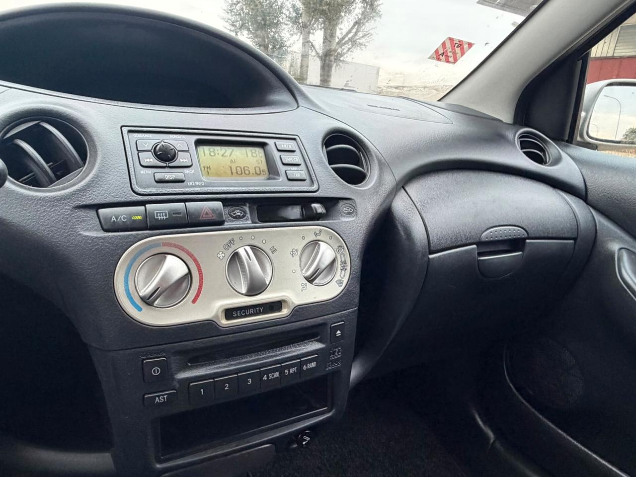 Toyota Yaris 1.0i 16V cat 3 porte
