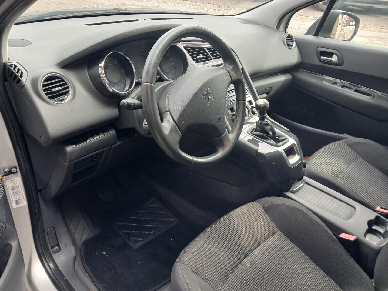 Peugeot 5008 1.6 HDi 7 POSTI