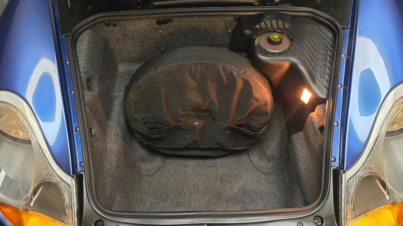 Porsche Boxster 2.5i 24V cat