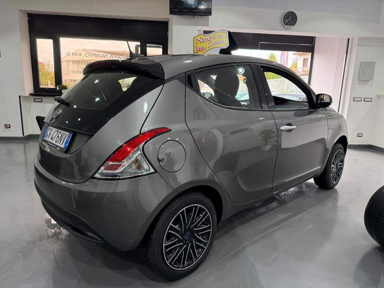 Lancia Ypsilon HYBRID KM 0*OK NEOPATENTATI*