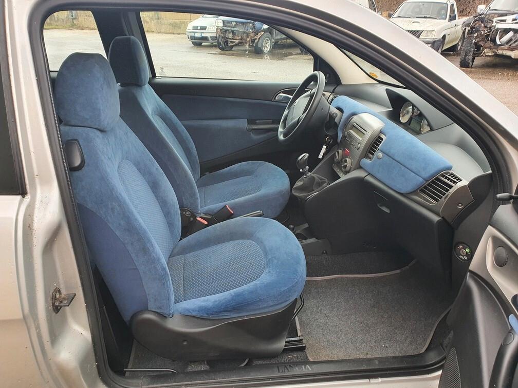 Lancia Ypsilon 1.2 8V Argento