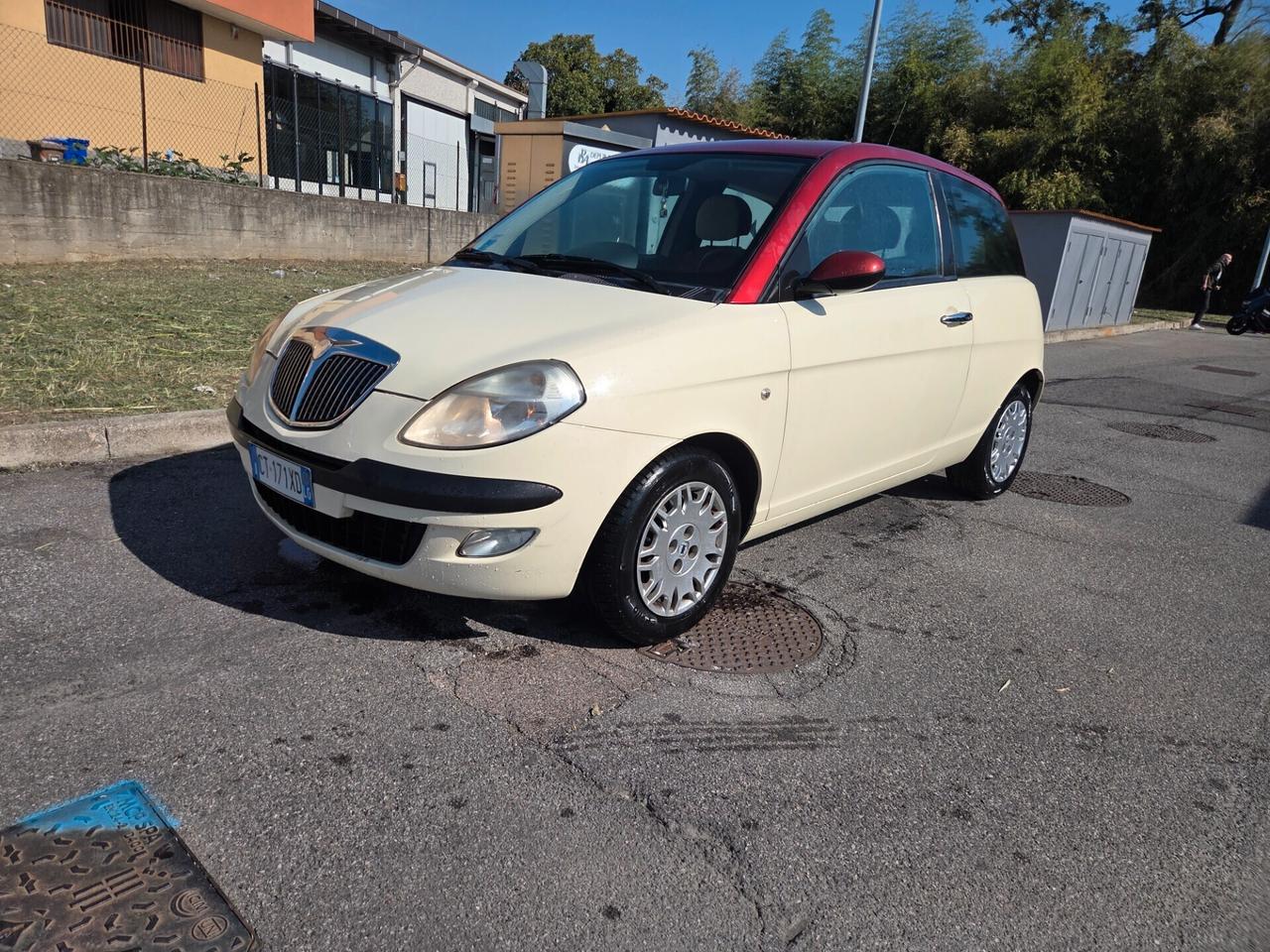 Lancia Ypsilon 1.2 16V Platino