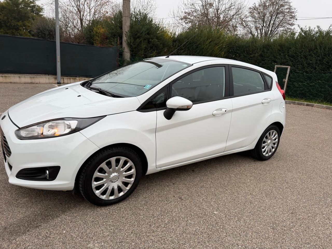 Ford Fiesta 1.5 tdci - NEOPATENTATI - 12 MESI DI GARANZIA -