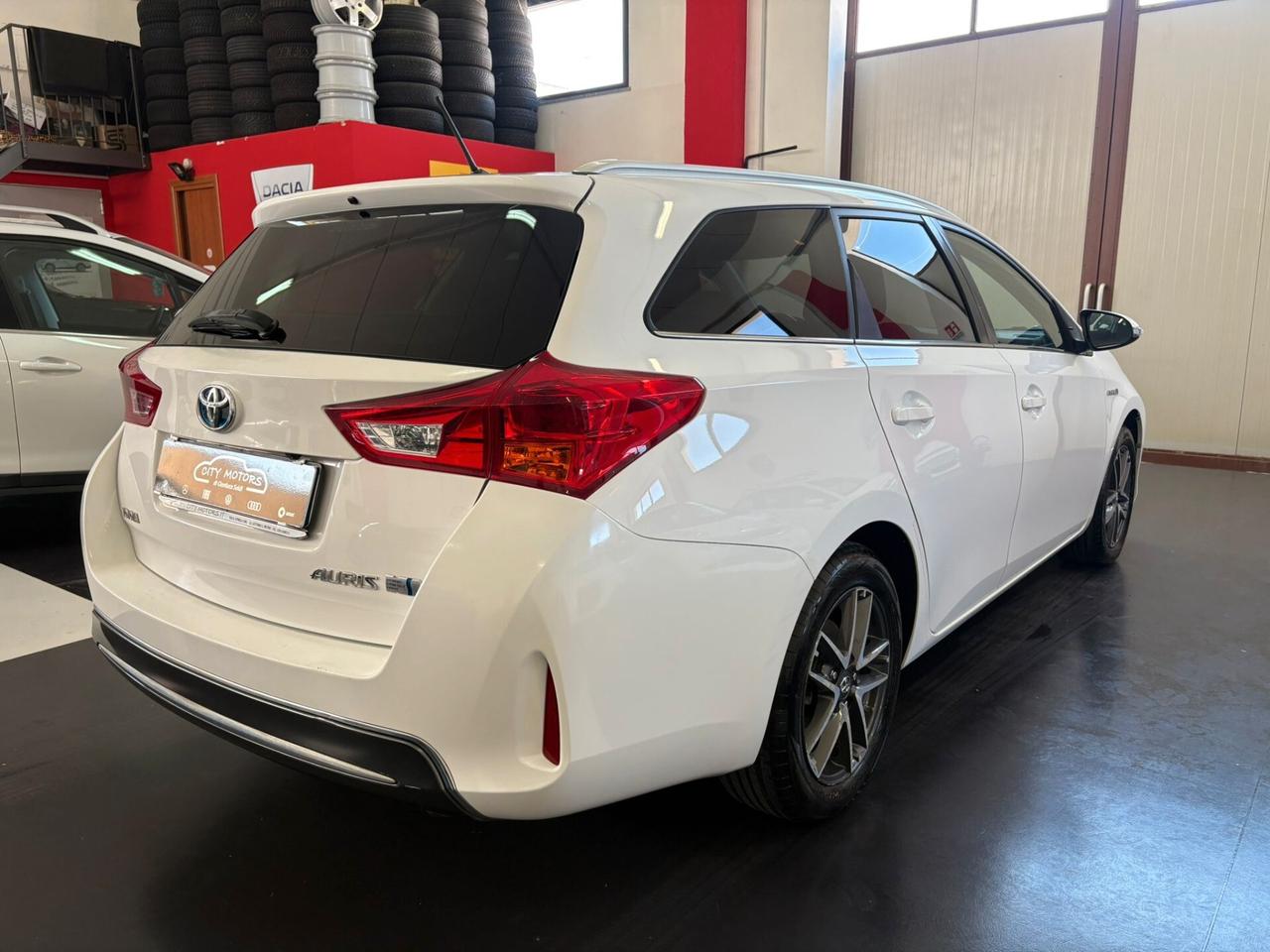 Toyota Auris Touring Sports 1.8 Hybrid Lounge