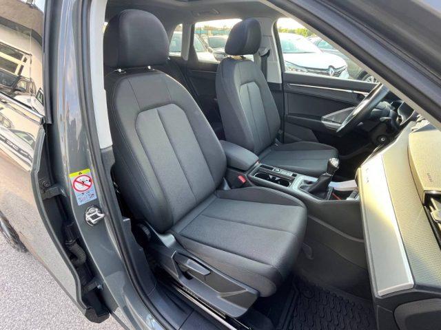 AUDI Q3 35 TDI quattro Business Advanced