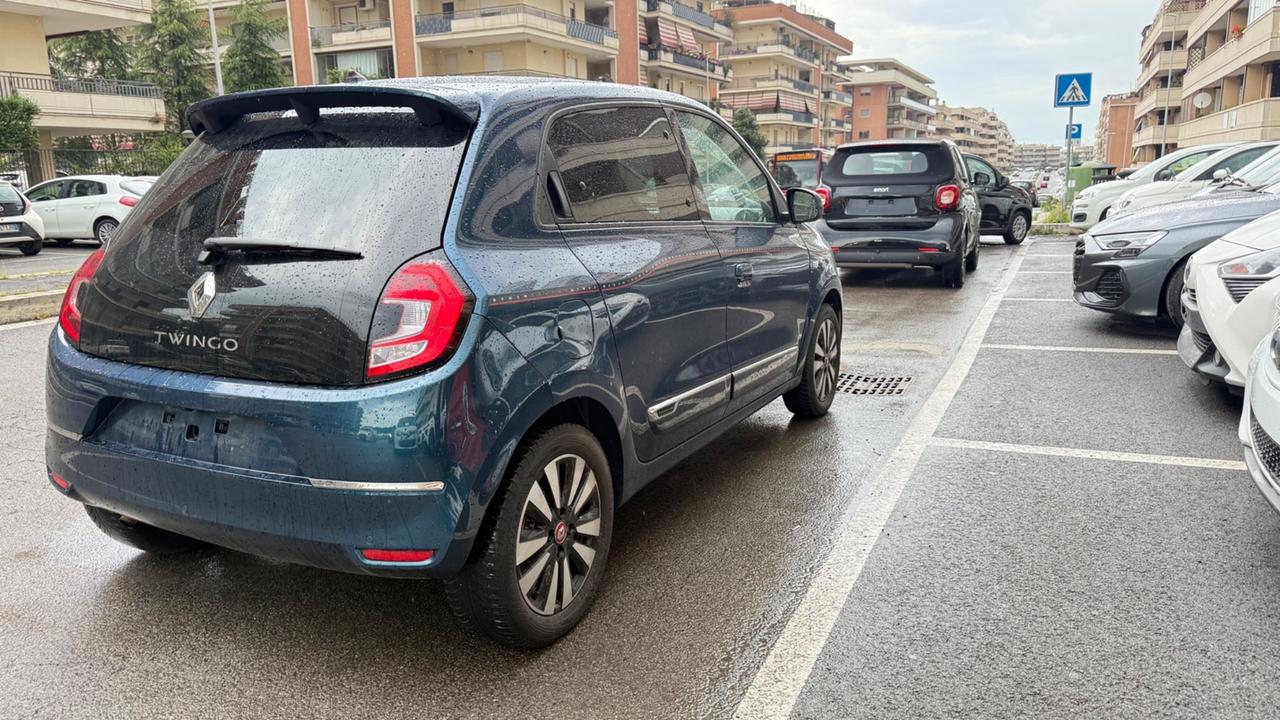 Renault Twingo SCe 65 CV Signature LED NAVI PELLE CAR PLAY KAMERA CERCHI 16 PDC CLIMA AUTOMATICO