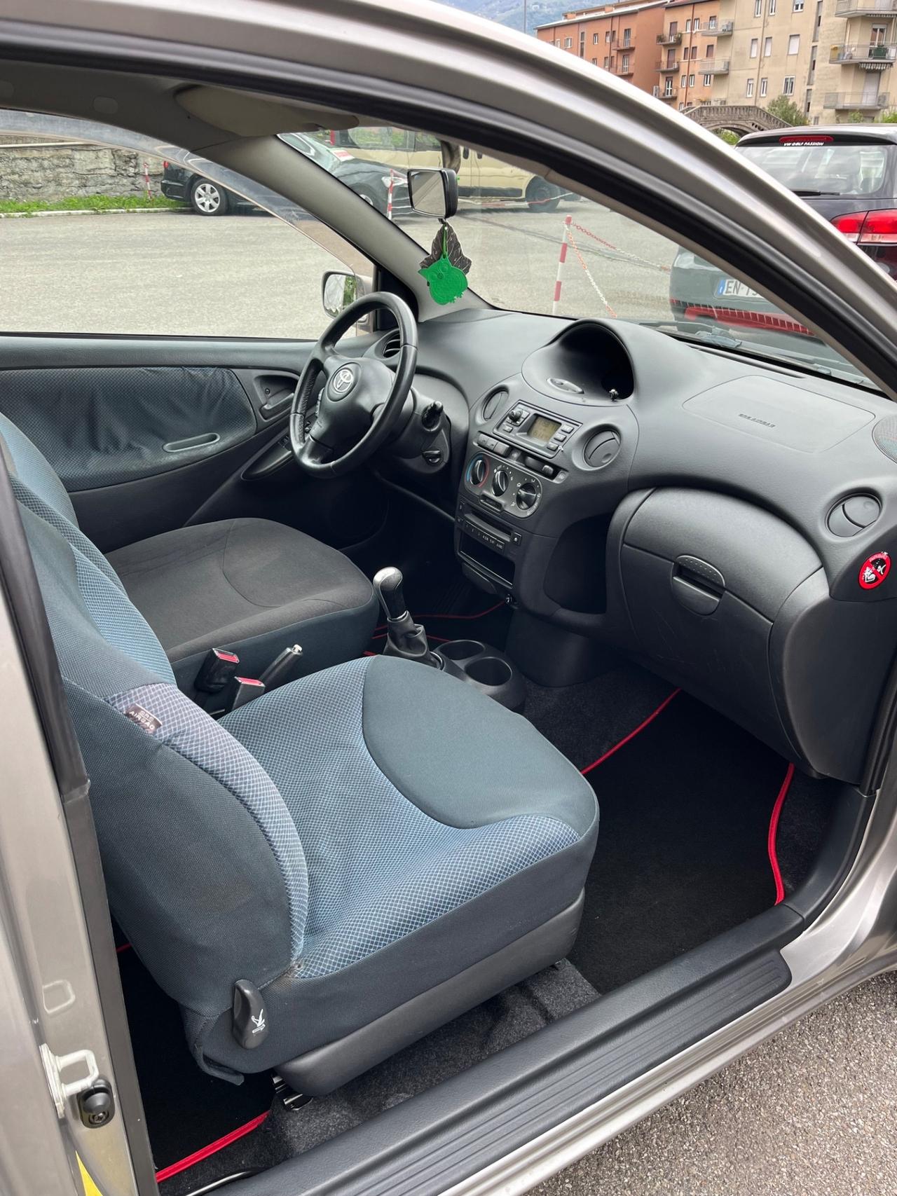 Toyota Yaris 1.0i
