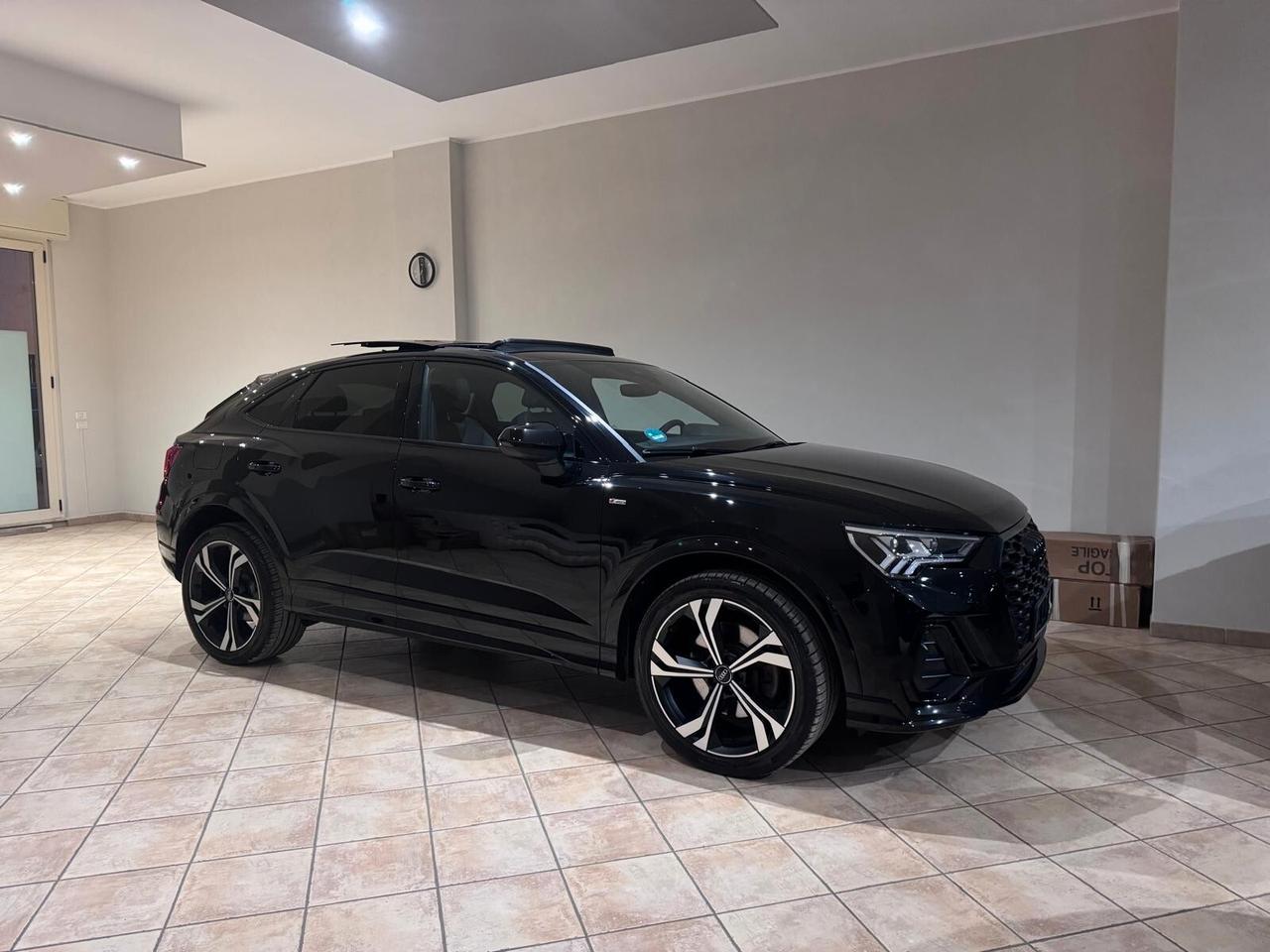 Audi Q3 SPORTBACK SPB 40 TDI quattro S tronic S Line Identity Black Tetto