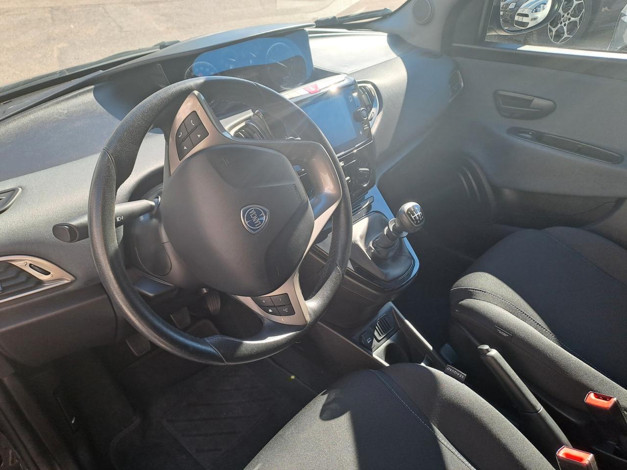 Lancia Ypsilon 1.0 FireFly 5 porte S&S Hybrid Ecochic Gold