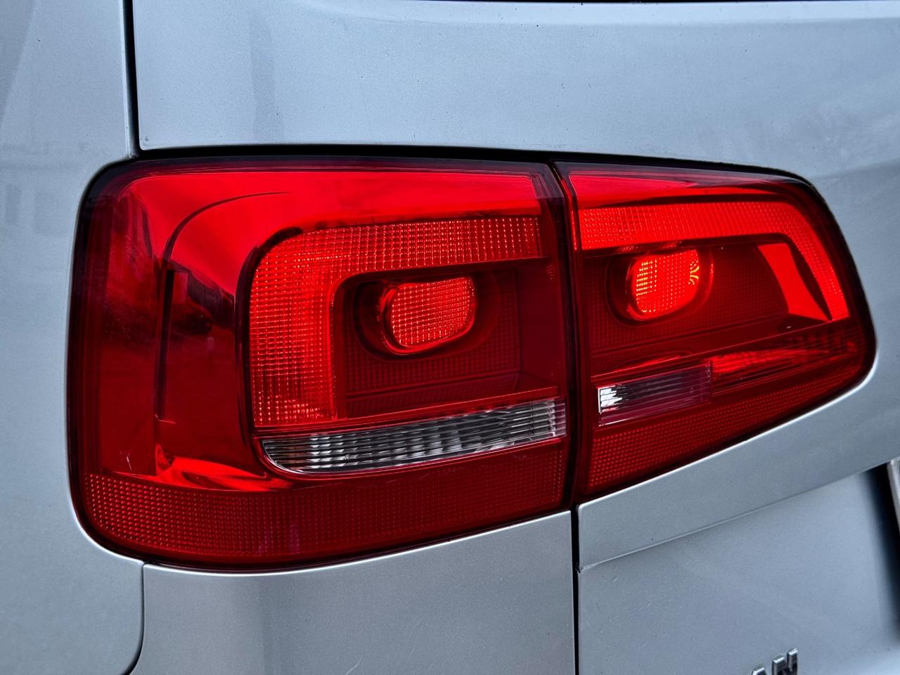 Volkswagen Touran 1.6 TDI DSG Business 7 posti 2015