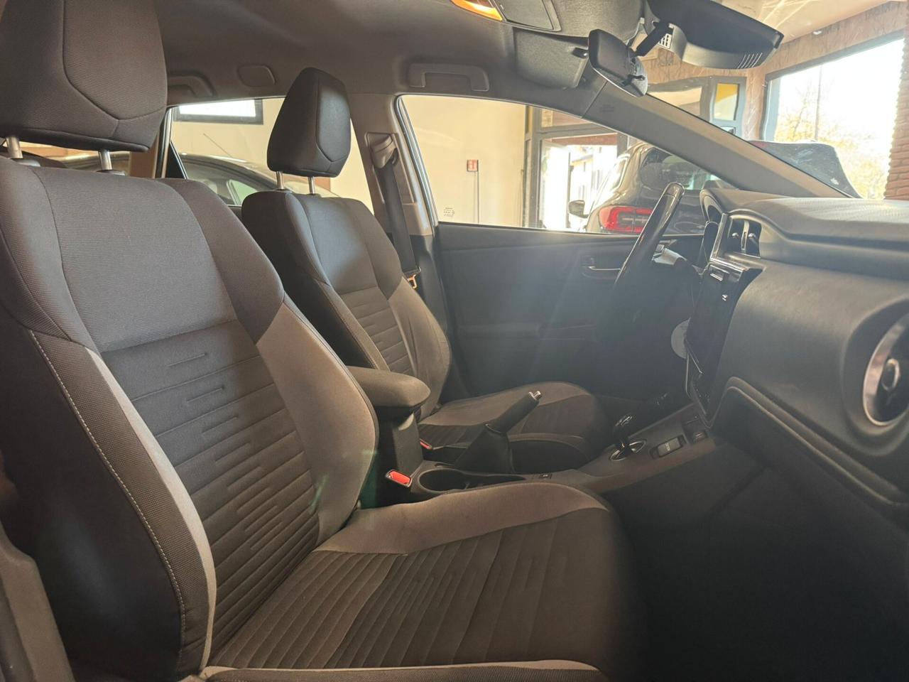 Toyota Auris Touring Sports 1.8 Hybrid Business