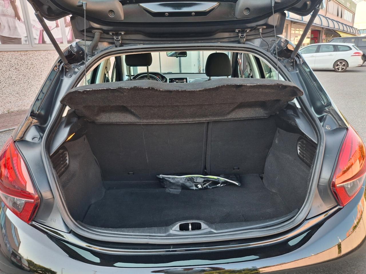 Peugeot 208 PureTech 82cv.-EURO 6-NEOPATENTATI-