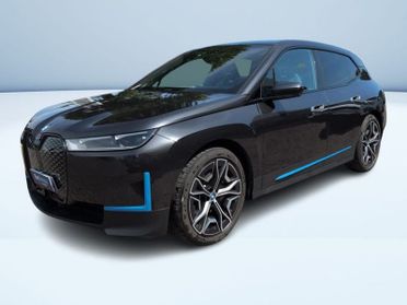 BMW iX XDRIVE40 PACCHETTO SPORTIVO
