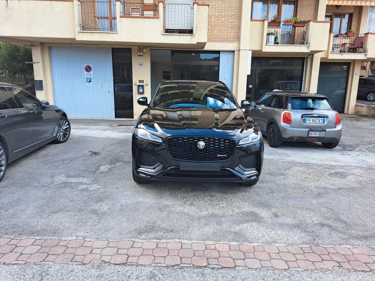 Jaguar F-Pace 2.0 D 204 CV AWD aut. R-Dynamic Black