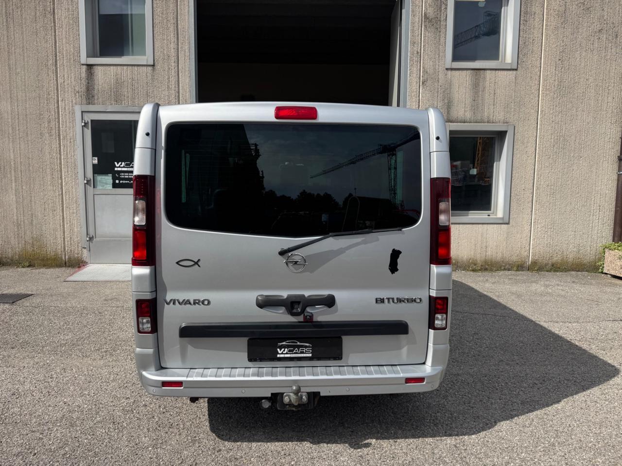 Opel Vivaro 9 posti passo lungo