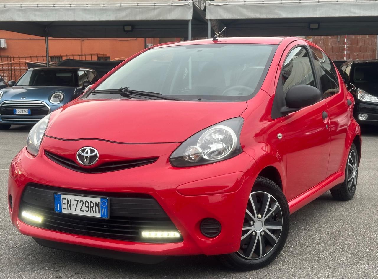 Toyota Aygo 1.0 12V VVT-i 5 porte Lounge Connect
