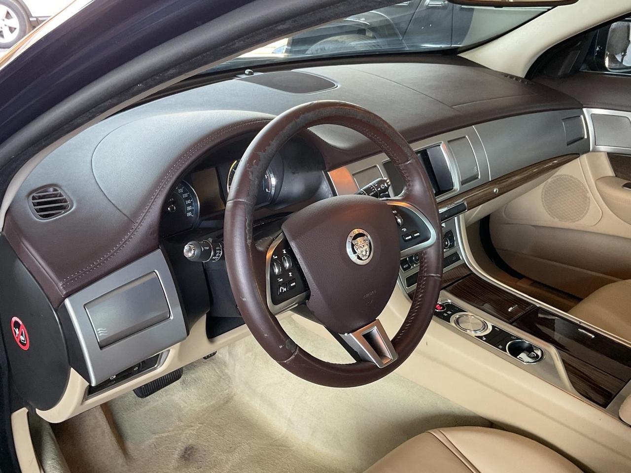 XF 3.0 D V6 Premium Luxury-unipro-rate-garanzia-