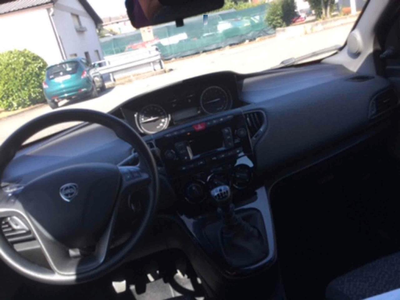 Lancia Ypsilon 1.0 70CV FIREFLY HYBRID ECOCHIC SILVER