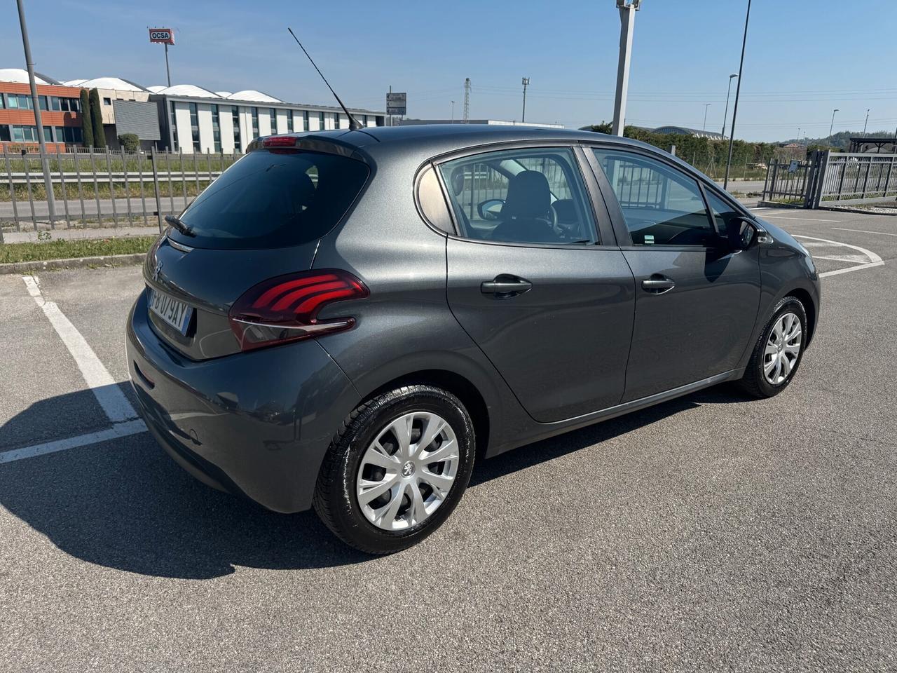 Peugeot 208 Active 1.4 HDI 68CV 5 porte