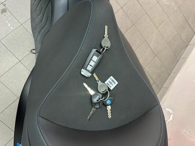 Piaggio Beverly 400 S HPE black carbon