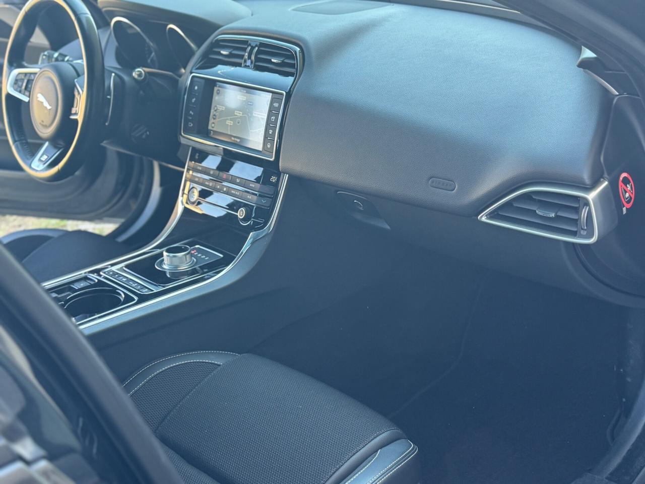 Jaguar XE 2.0 D Turbo aut. R-Sport Tetto , Euro 6 !