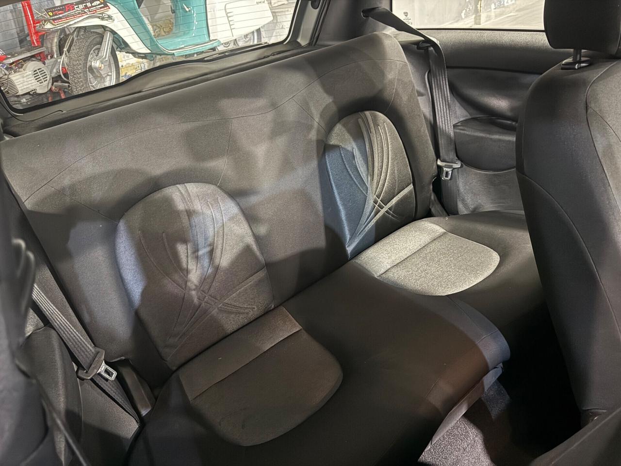 Lancia Ypsilon 1.3 MJT 75 CV Unyca