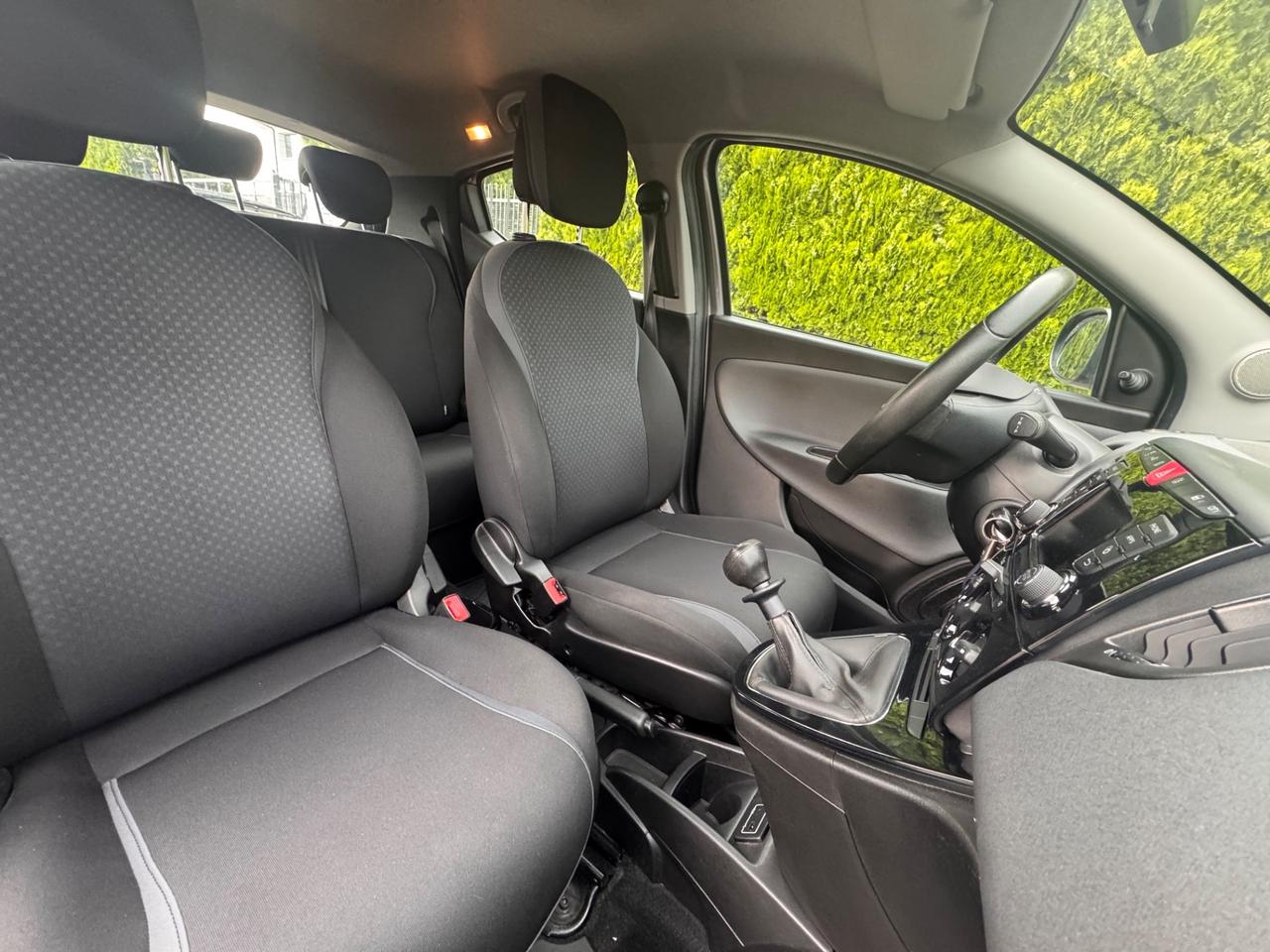 Lancia Ypsilon 1.2 benzina, euro 6b, anno 2016, ok neopatentati!