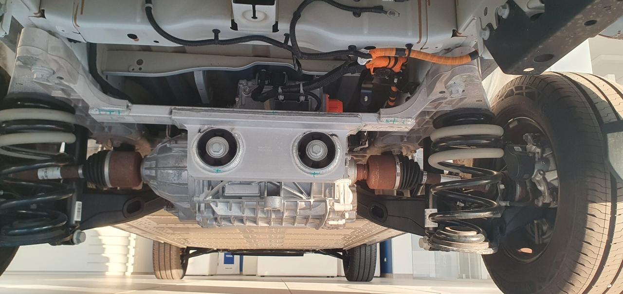 Ford Transit E-Transit Van 350 L2H2 Trend 269CV Batt. 68KWh Auton. 260Km