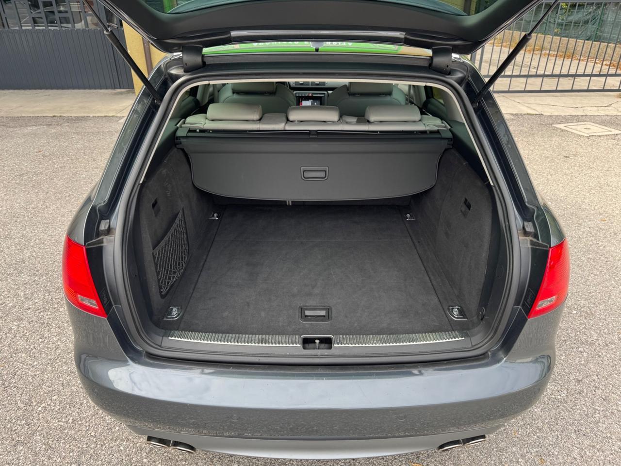 Audi A4 S4 4.2 V8 Avant quattro