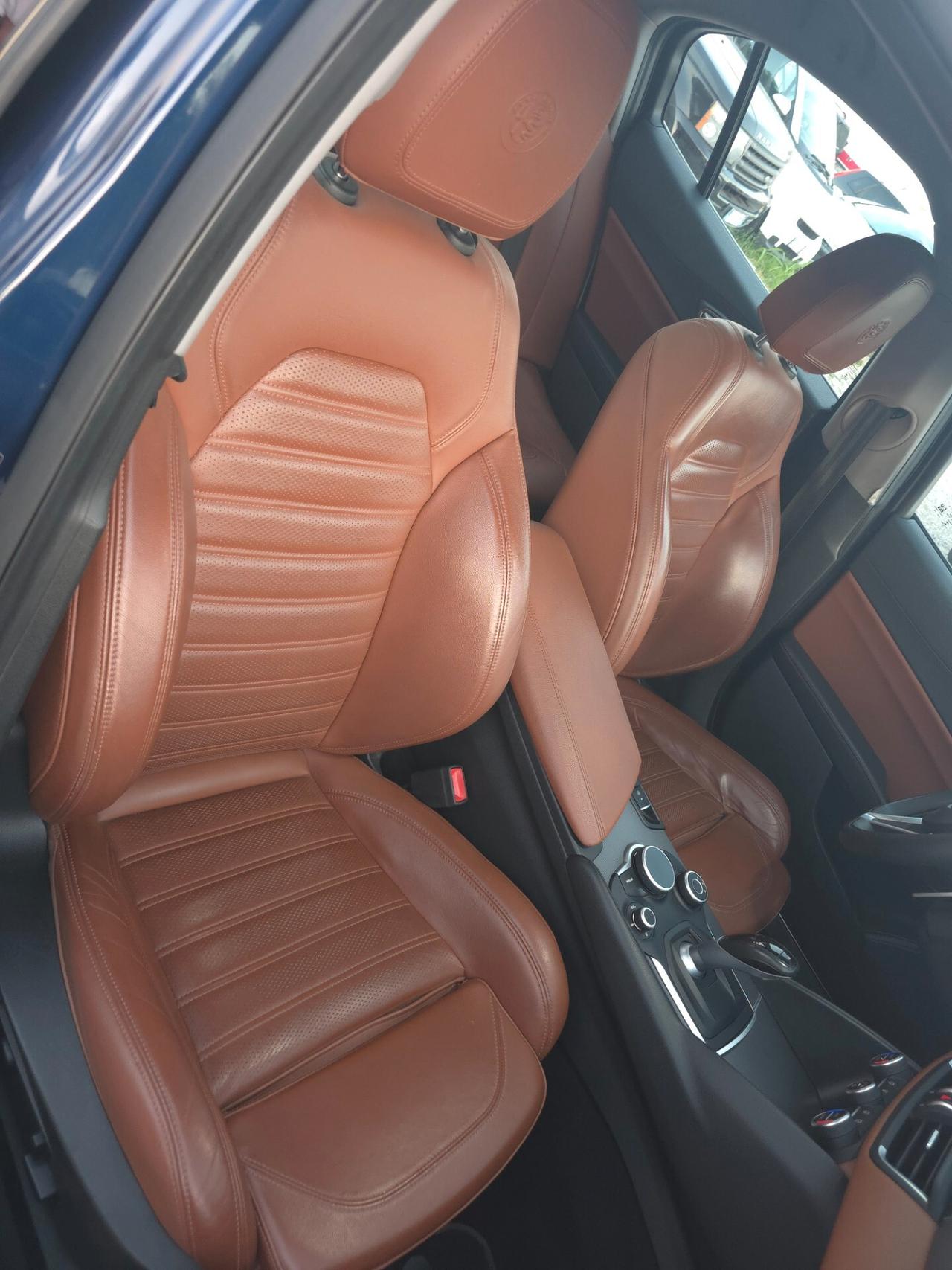 Alfa Romeo Giulia 2.2 Turbodiesel 210 CV AT8 AWD Q4 Veloce