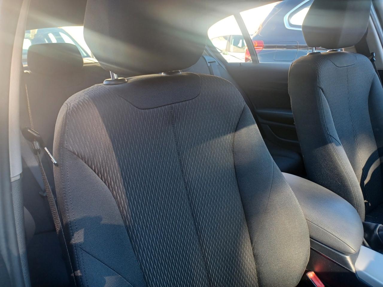 Bmw 116 d Urban LED BIXENO ANNO 2015