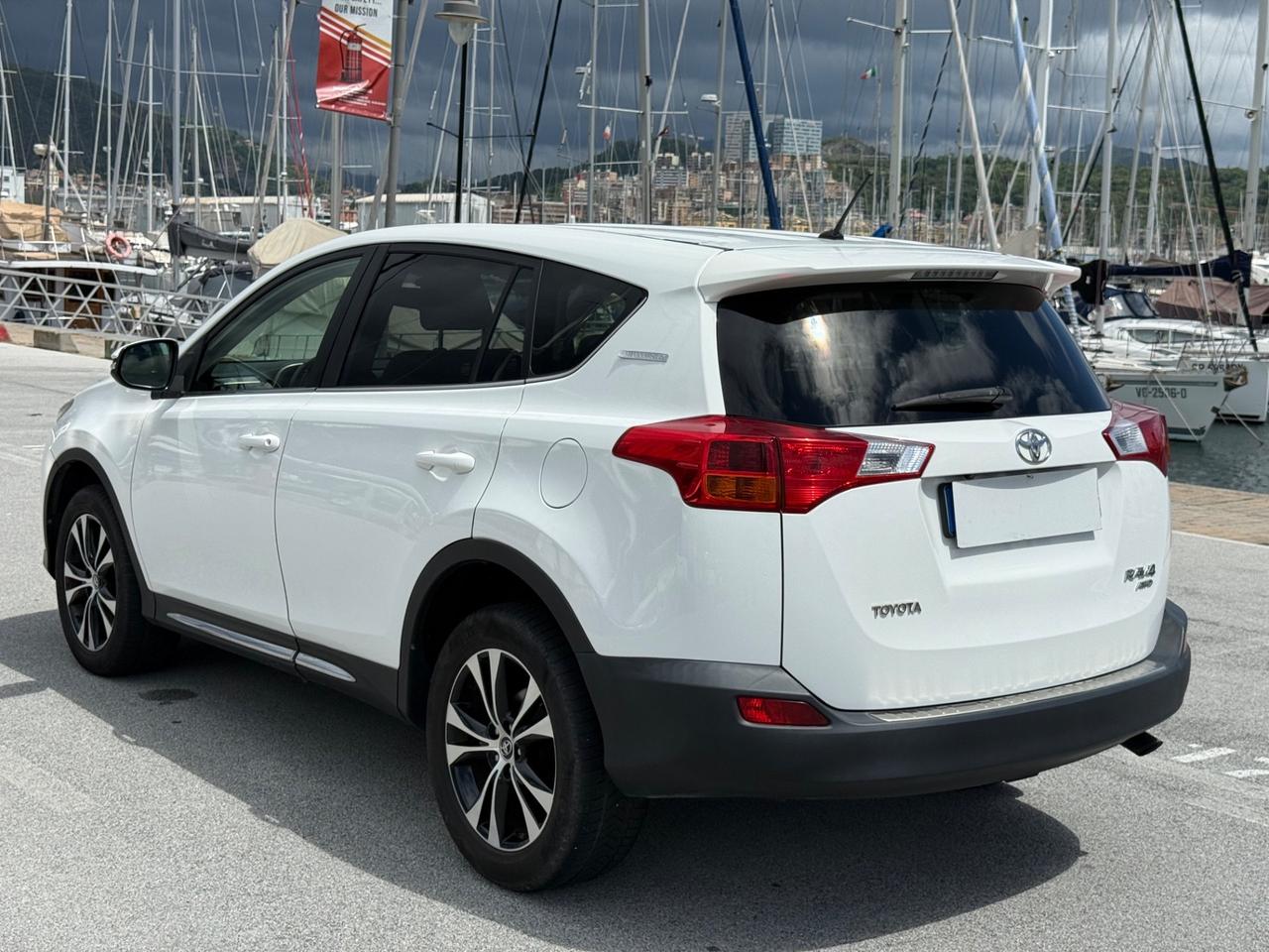 Toyota RAV 2.0 D-4D 4WD Lounge-FULL OPTIONAL