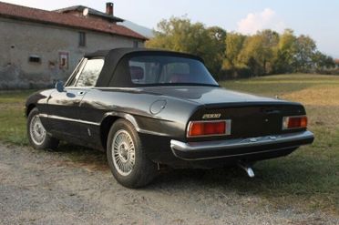 Alfa Romeo Spider 2000 veloce iscritta ASI immatricolata con targa nera RC, prima immatricolazione Milano