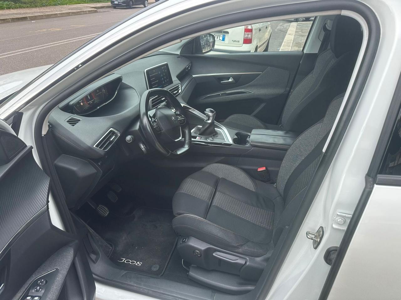 Peugeot 3008 BlueHDi 120 S&S Business