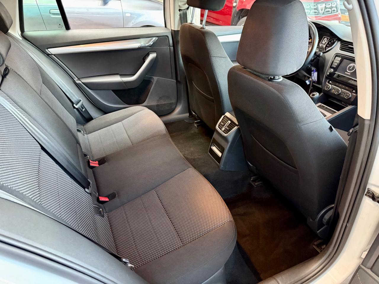 Skoda Octavia SW 1.6 TDI 110cv E6 IVA ESP.