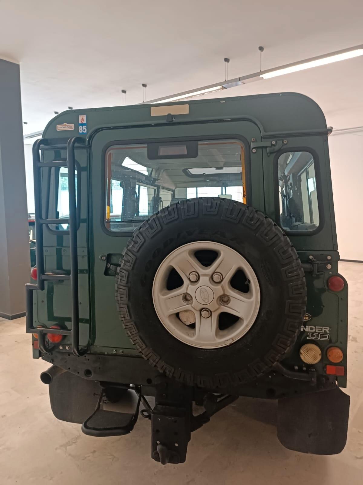 Land Rover Defender 110 2.5 Td5 9 POSTI