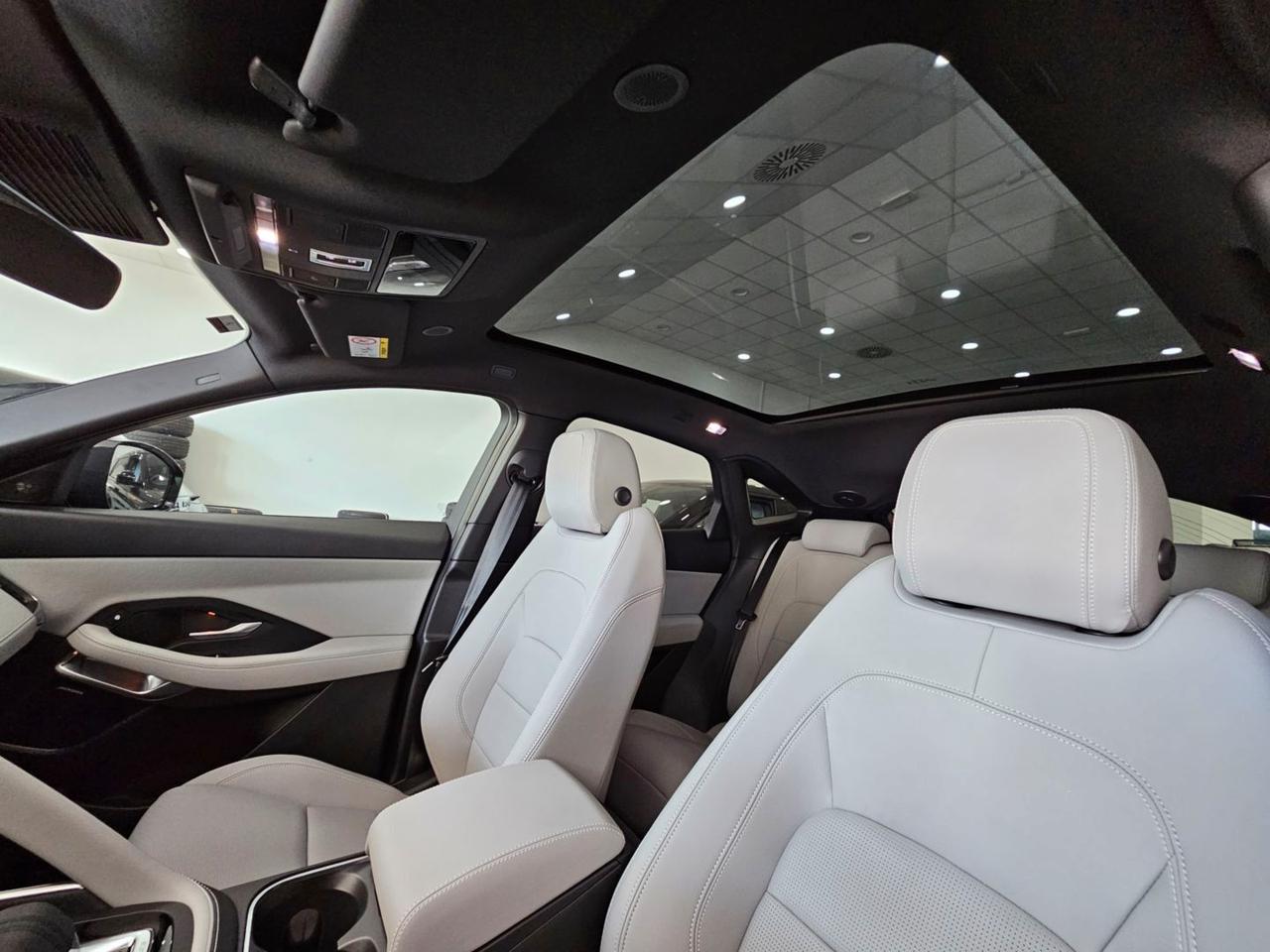Jaguar E-Pace R-Dynamic SE Navi Camera Tetto C.20" LED BlackPack