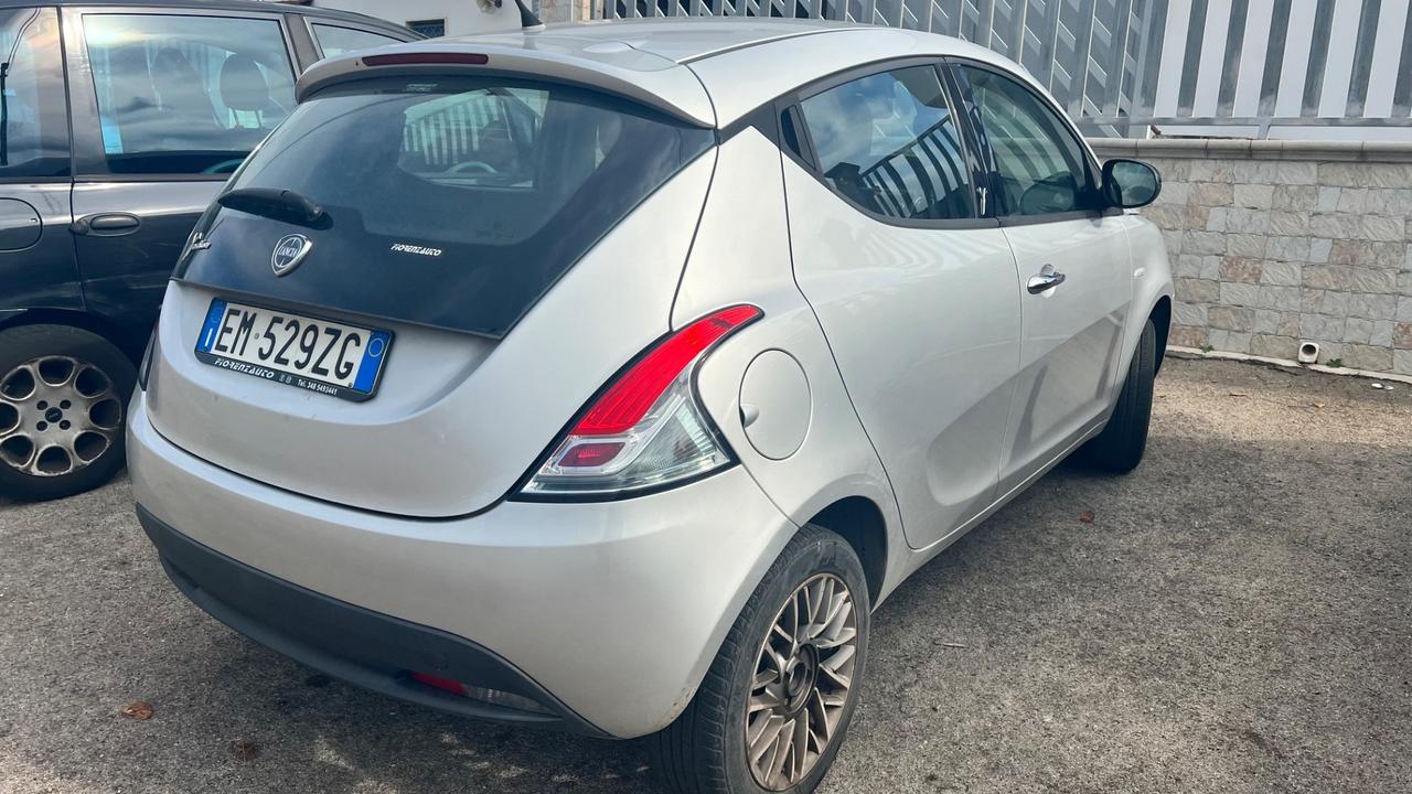 Lancia Ypsilon 0.9 TwinAir 85 CV 5 porte S&S Silver