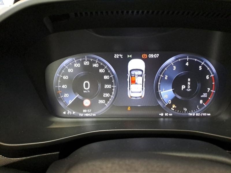 VOLVO XC40 T2 AUTOMATICO MOMENTUM CORE SUV