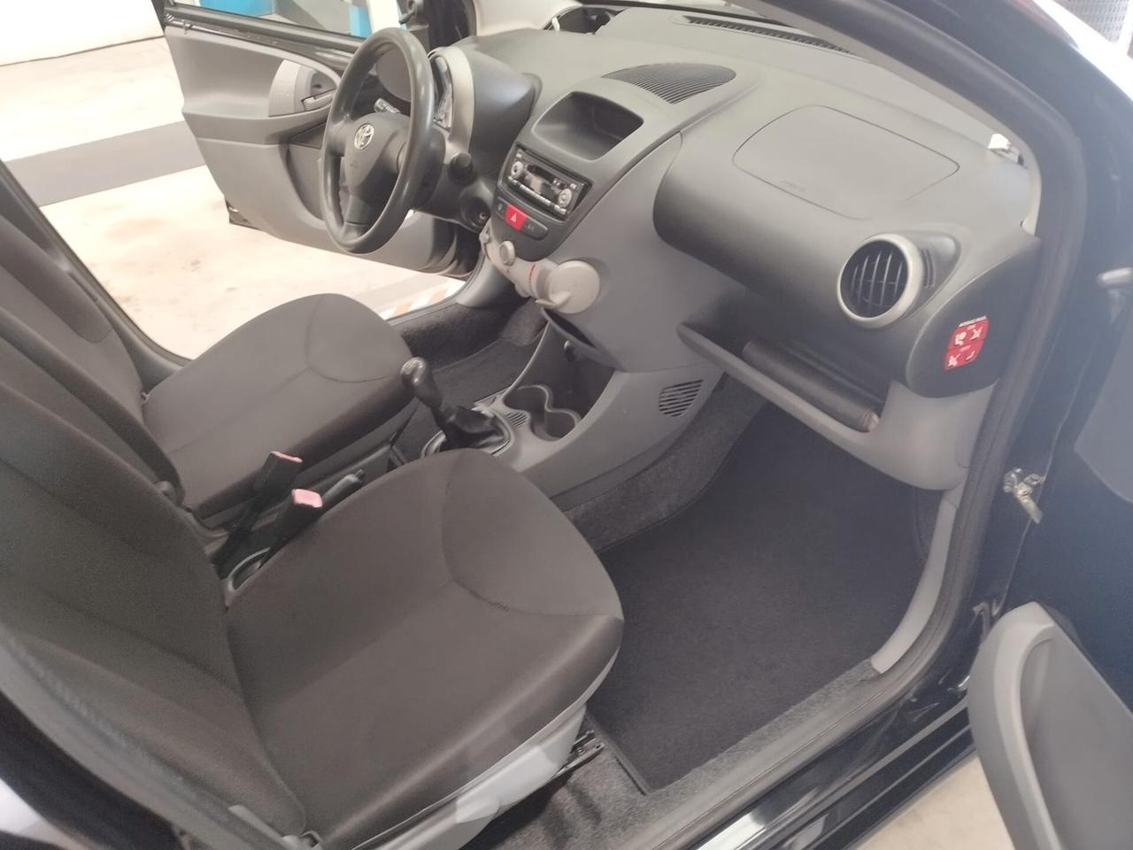 Toyota Aygo 1.0 12V VVT-i 5 porte Sol