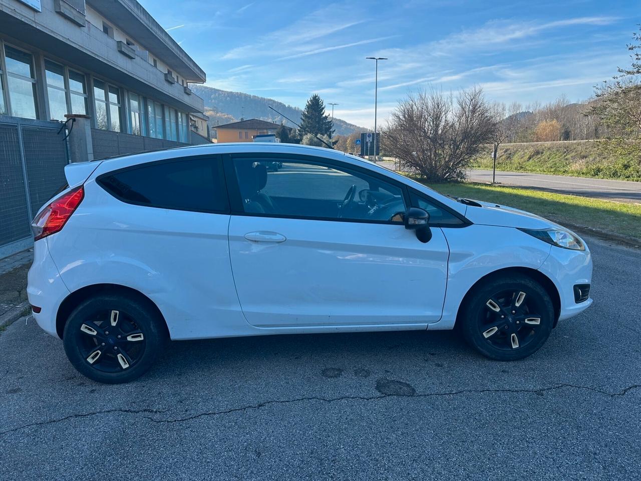 Ford Fiesta 1.4 3 porte Bz.- GPL Black & White Edition ok neo patentati