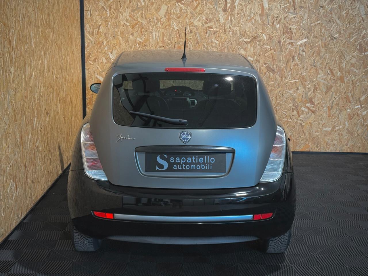 Lancia Ypsilon 1.4 Sport MomoDesign