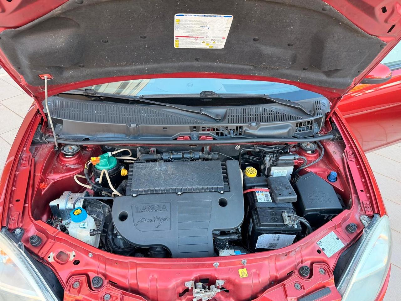 Lancia Ypsilon 1.3 MJT 75 CV Platino