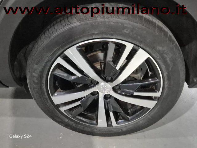 PEUGEOT 5008 BlueHDi 130 S&S EAT8 Allure