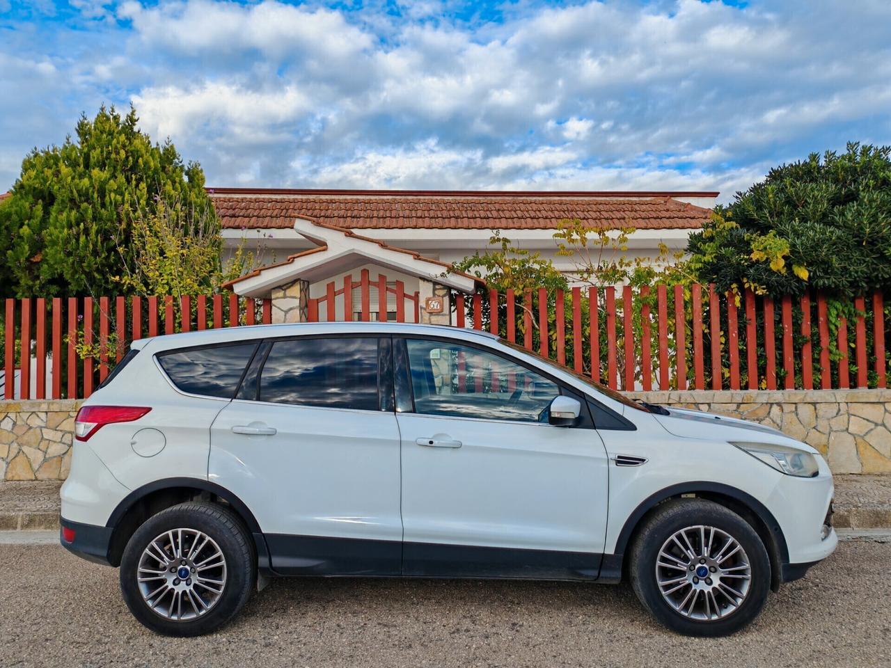Ford Kuga 2.0 TDCI tetto navig cam pelle 2013